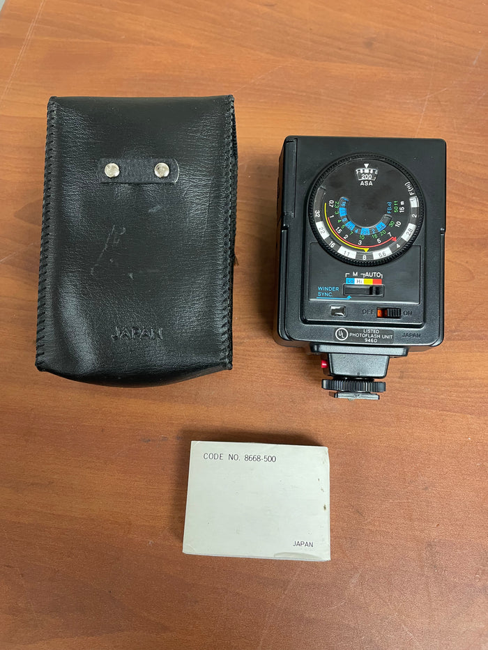 Minolta Auto Electroflash 200x Shoe Mount Flash Battery Operated w/ Case & Manual