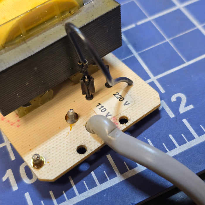 Bolex EL Battery Charger for 12 Volt Nicad Onboard Door Batteries