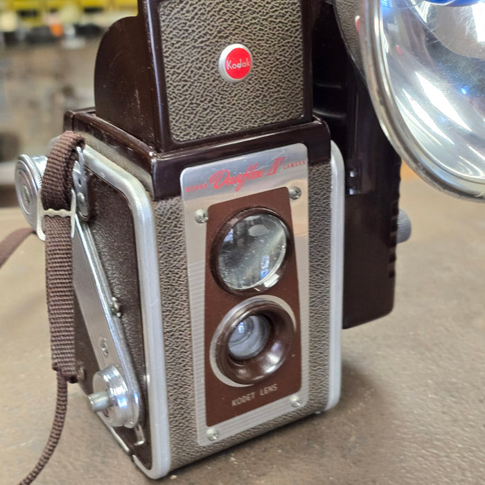 Kodak Duaflex IV Camera, with Kodalite Flash Outfit w/ Spare Bulbs & Case