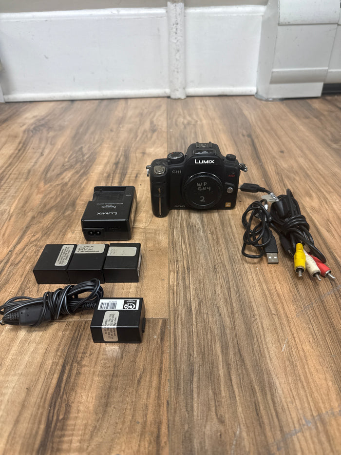 Panasonic Lumix DMC-GH1 (used) S/N: WE9SB001159