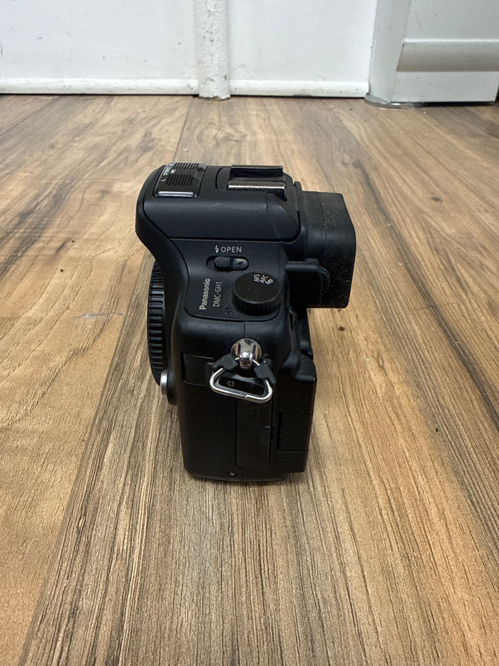 Panasonic Lumix DMC-GH1 (used) S/N: WE9SB001159